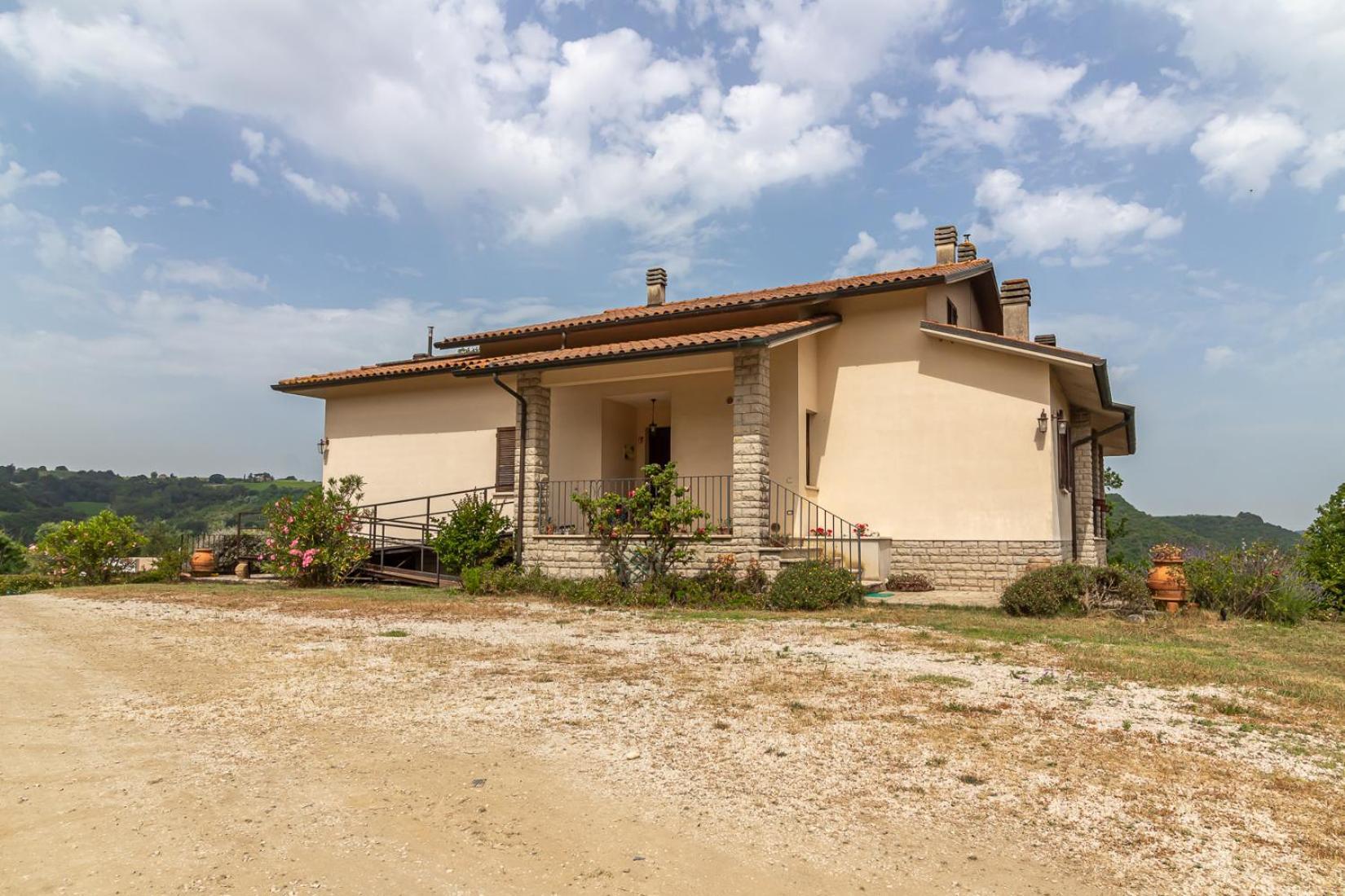 Agriturismo La Vite E L'Ulivo Apartment Baschi ภายนอก รูปภาพ