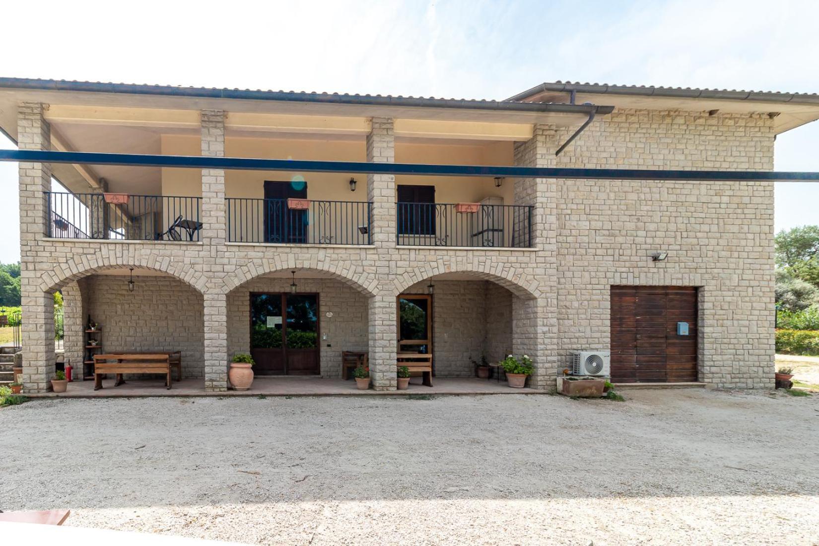 Agriturismo La Vite E L'Ulivo Apartment Baschi ภายนอก รูปภาพ